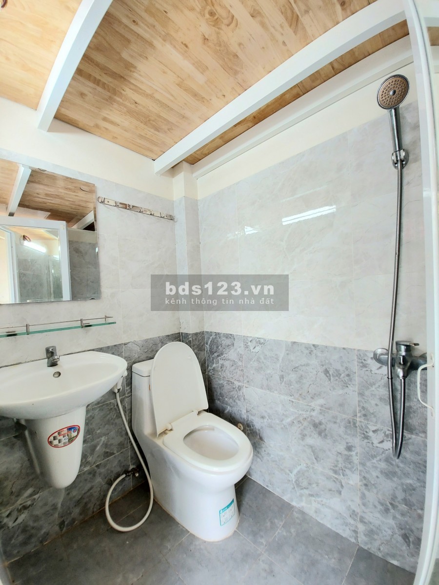 Căn hộ ban công, gác lửng còn mới nguyên gần cầu Lê Văn. Sỹ, giá 5.2 triệu/tháng