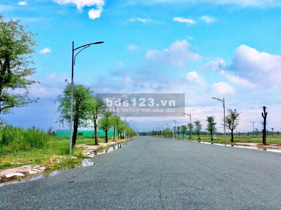 Đất nền gần trường học và công viên cách tòa nhà vietel =400m