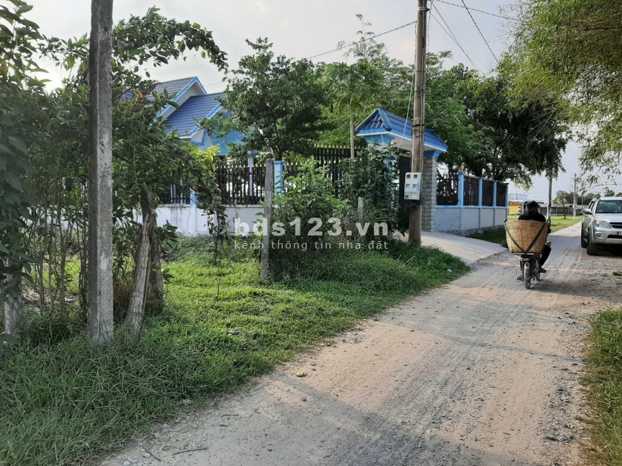 Ngộp cần bán gấp lô đất Đức Hòa Thượng dt 700m2 giá chỉ 3,5 triệu/m2. sổ hồng riêng