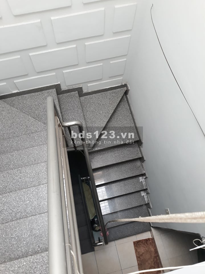 Hẻm ô tô sát mặt tiền dt 38m2, 4 tàng, 4 pn, giá 6.2 tỷ, gần vòng xoay Phú Lâm