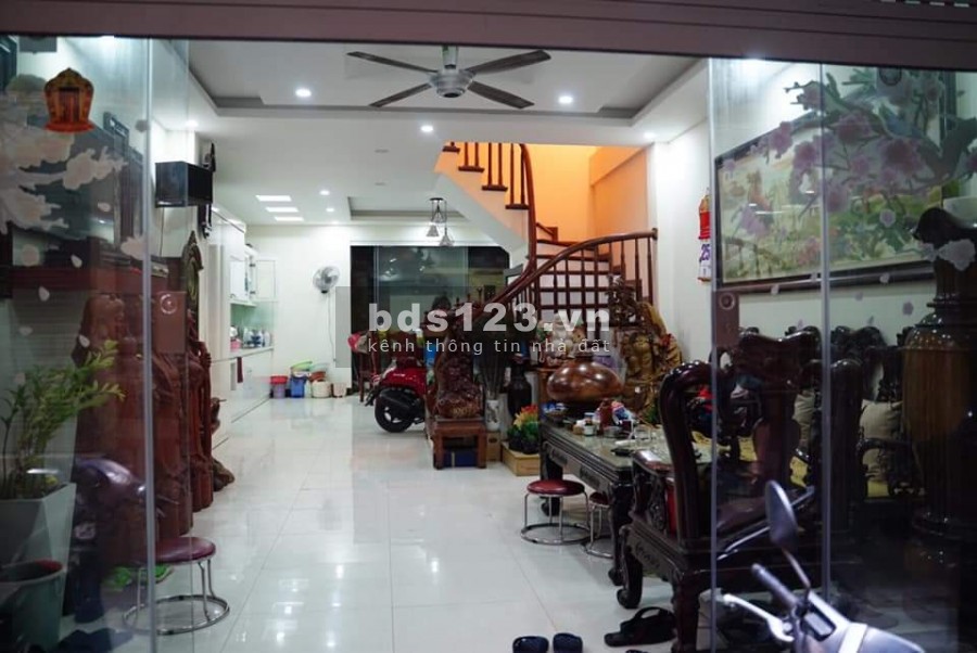 Cần bán nhà nguyên căn ngõ chợ Khâm Thiên 59m2, 5 tầng, gần Phố Chính