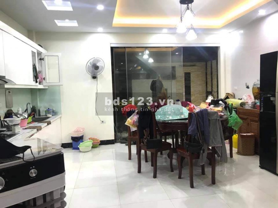 Cần bán nhà nguyên căn ngõ chợ Khâm Thiên 59m2, 5 tầng, gần Phố Chính