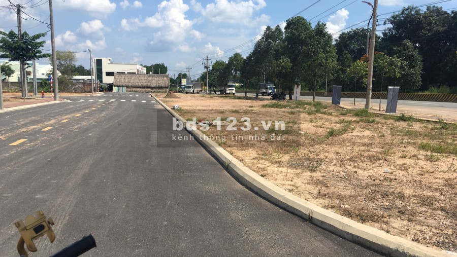 Bán nhanh lô đất gần trường mầm non sâp khởi công xây dựng, cách Quốc Lộ 13 500m sổ sẵn