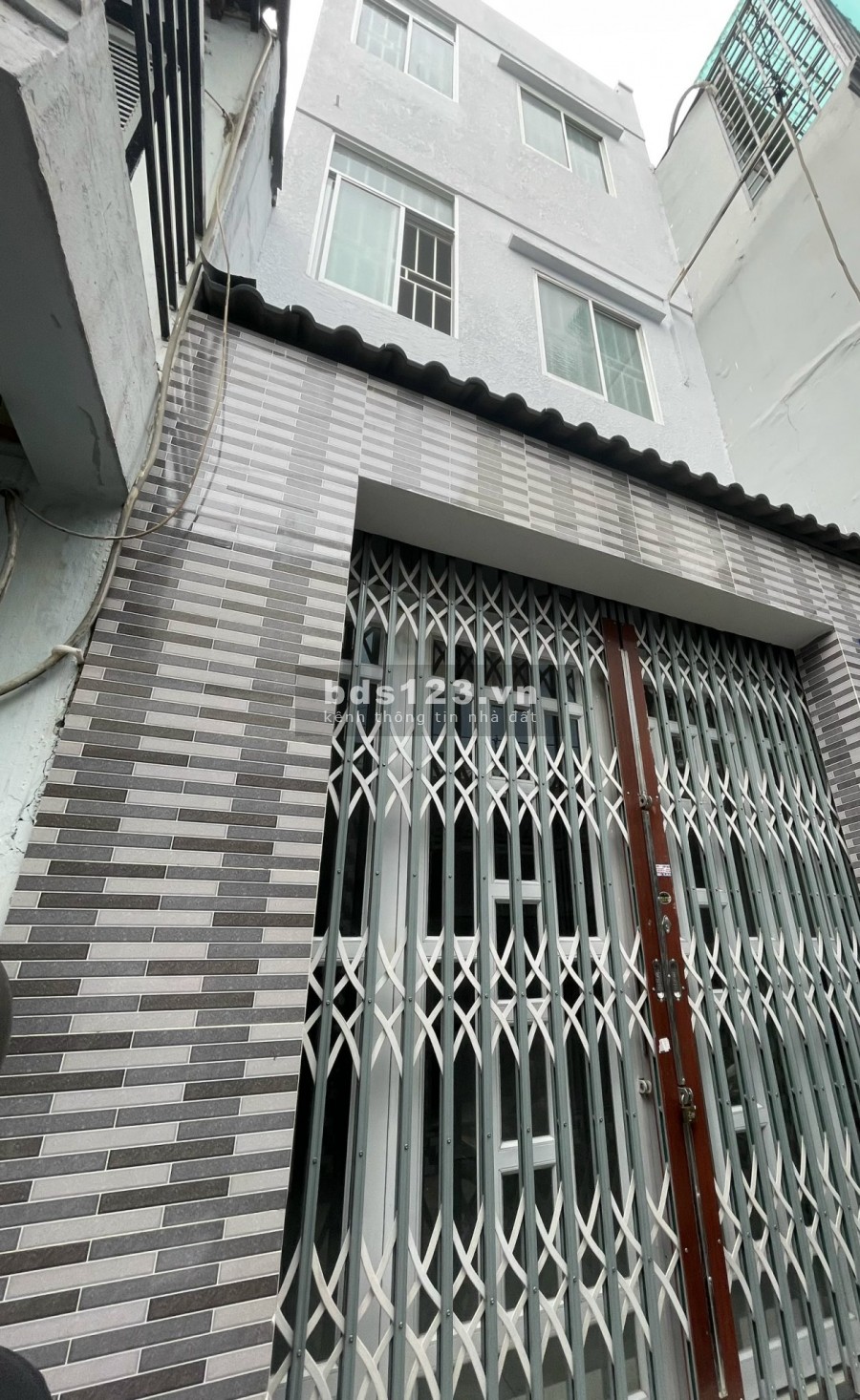 Bán nhà Lý Thánh Tông, 21m2, sổ vuông vức, hẻm 3.5m, Tân Phú, chỉ 2 tỷ 6.