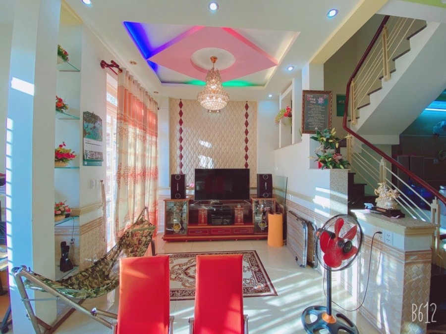 Bán nhà mặt tiền khủng , đường Cây Trâm, Gò Vấp. 5 tầng nội thất cao cấp.