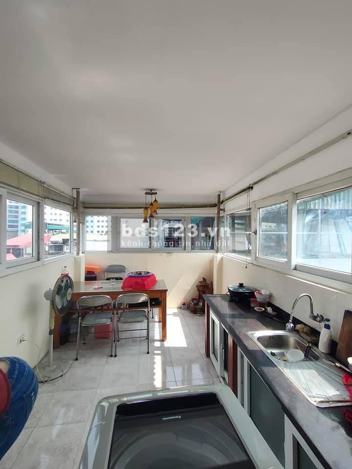 Nguyên căn Hoàng Hoa Thám 32m2, 6 tầng, 5 phòng, giá chỉ có 2,8 tỷ.
