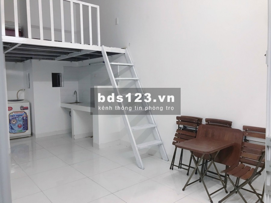 Cho thuê phòng trọ Tân Phú ban công riêng siêu rẻ, có bảo vệ trực