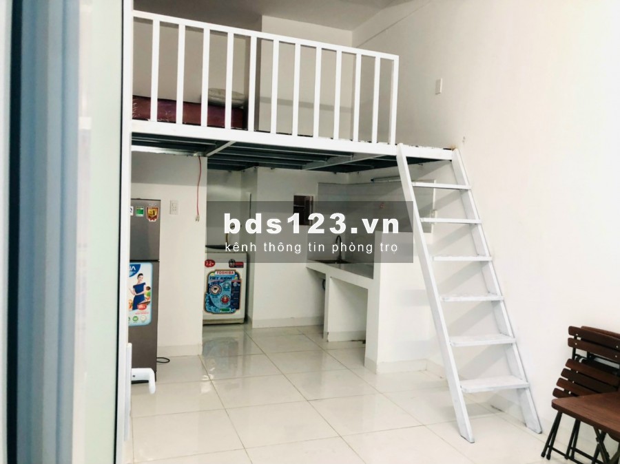 Cho thuê phòng trọ Tân Phú ban công riêng siêu rẻ, có bảo vệ trực