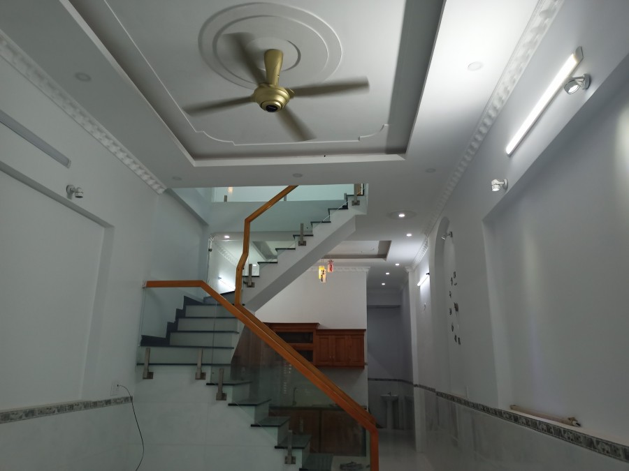 Nhà 1 trệt 2 lầu Hoá An, lô góc 2 mặt tiền, gần công ty Pouchen, SHR thổ cư, đường xe hơi quay đầu