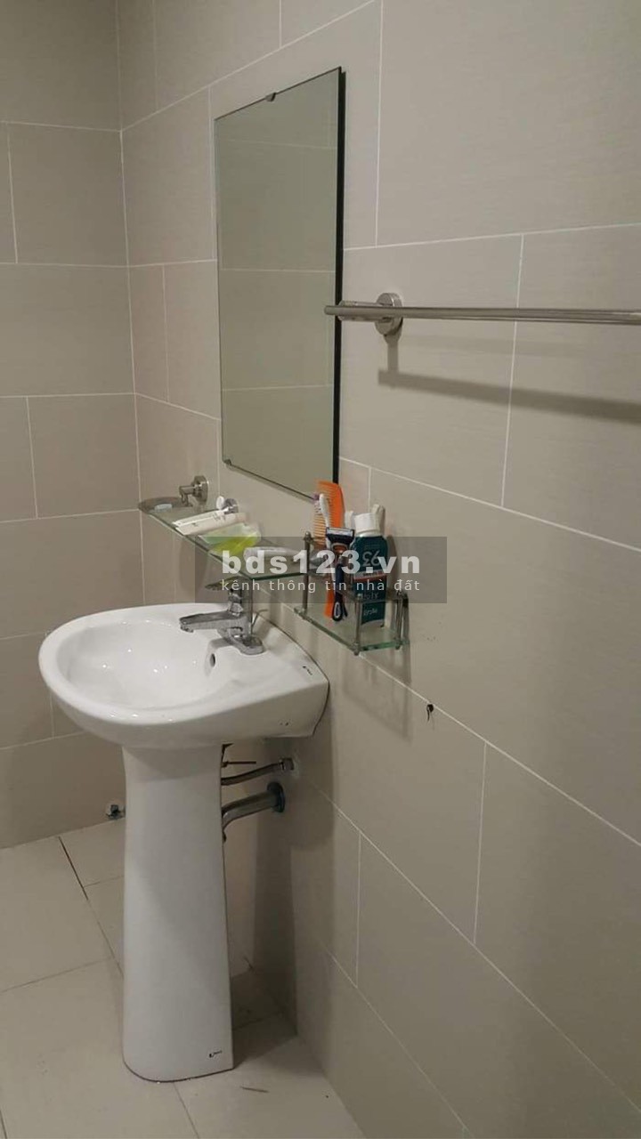 Cho thuê chung cư Ban cơ yếu Lê Văn Lương 2 phòng ngủ 68m2 full đồ 11 triệu. Lh 0377983070