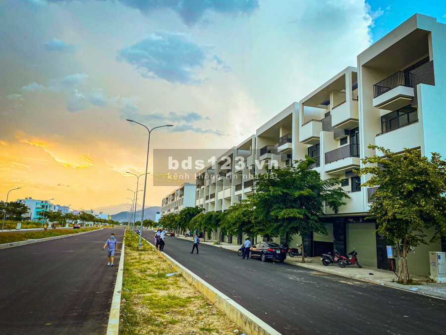 Cần bán gấp căn shophouse giá tốt nhất khu vực - mặt tiền 43m, hỗ trợ vay