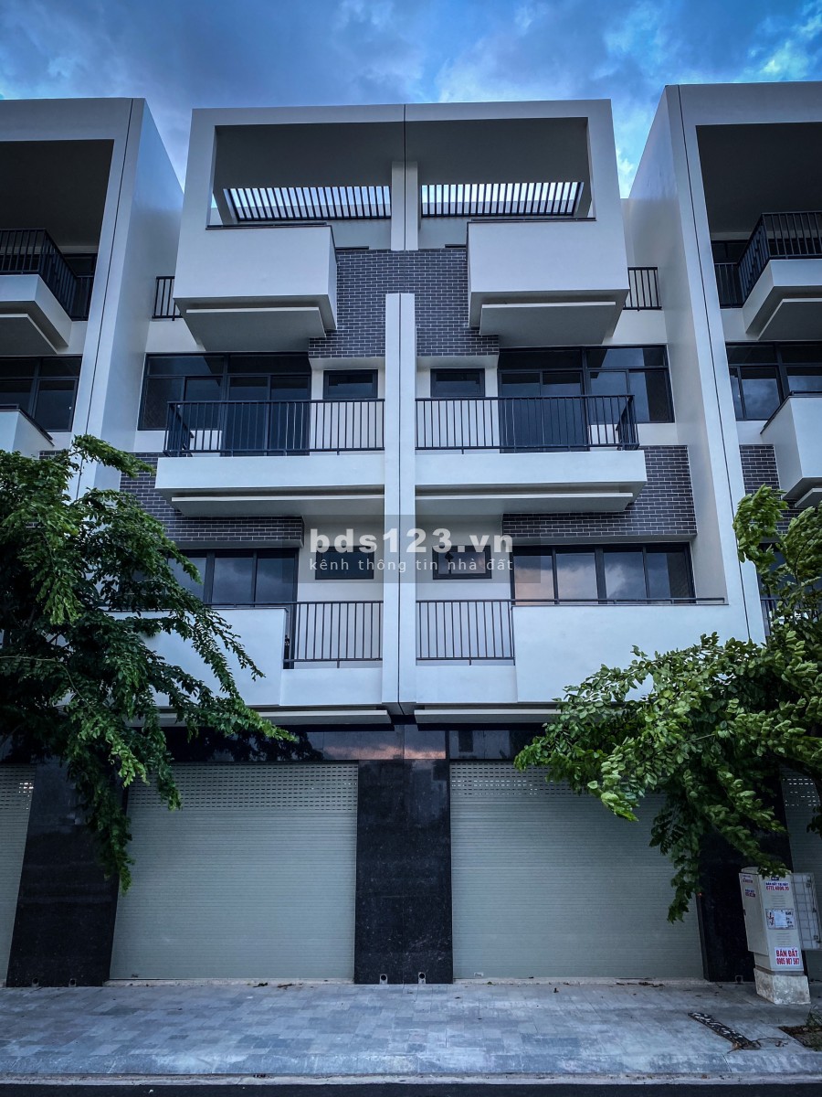 Cần bán gấp căn shophouse giá tốt nhất khu vực - mặt tiền 43m, hỗ trợ vay