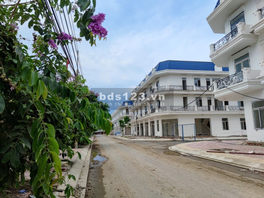 Khu nhà cao cấp 1 trệt 2 lầu ngay thành phố Bến Tre, tiện ích đẳng cấp