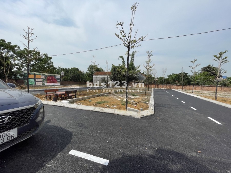 Đất nền Hoà Lạc sát Vinhomes ô tô tránh nhau giá nhỉnh 1 tỷ, đường ô tô rộng