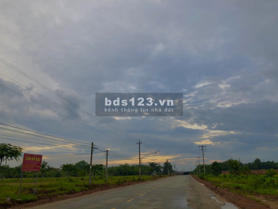 Bán đất Thị xã Bến Cát, sổ sẵn, gần khu công nghiệp, diện tích 330m2, giá 825 triệu