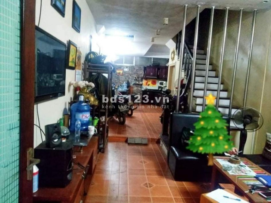 Lạc Long Quân, 53mX4T. Ngay nhà hàng Sen Tây Hồ. Giá 5.8 tỷ.