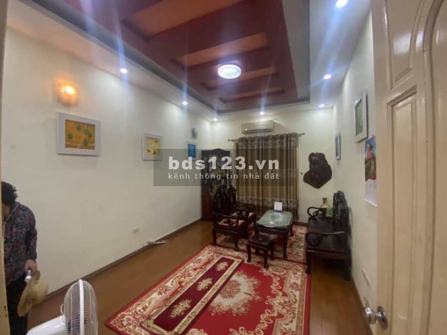 Bán nhà Hào Nam đất vàng Đống Đa đẳng cấp giàu sang dt 40m2 5 tầng, giá 4.8 tỷ