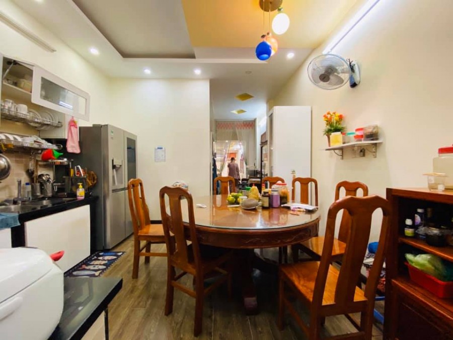 Nhà Ngộp Bán Nhanh Trả Nợ 6m x16m, hẽm xe tải, gía bán 8.8 Tỷ