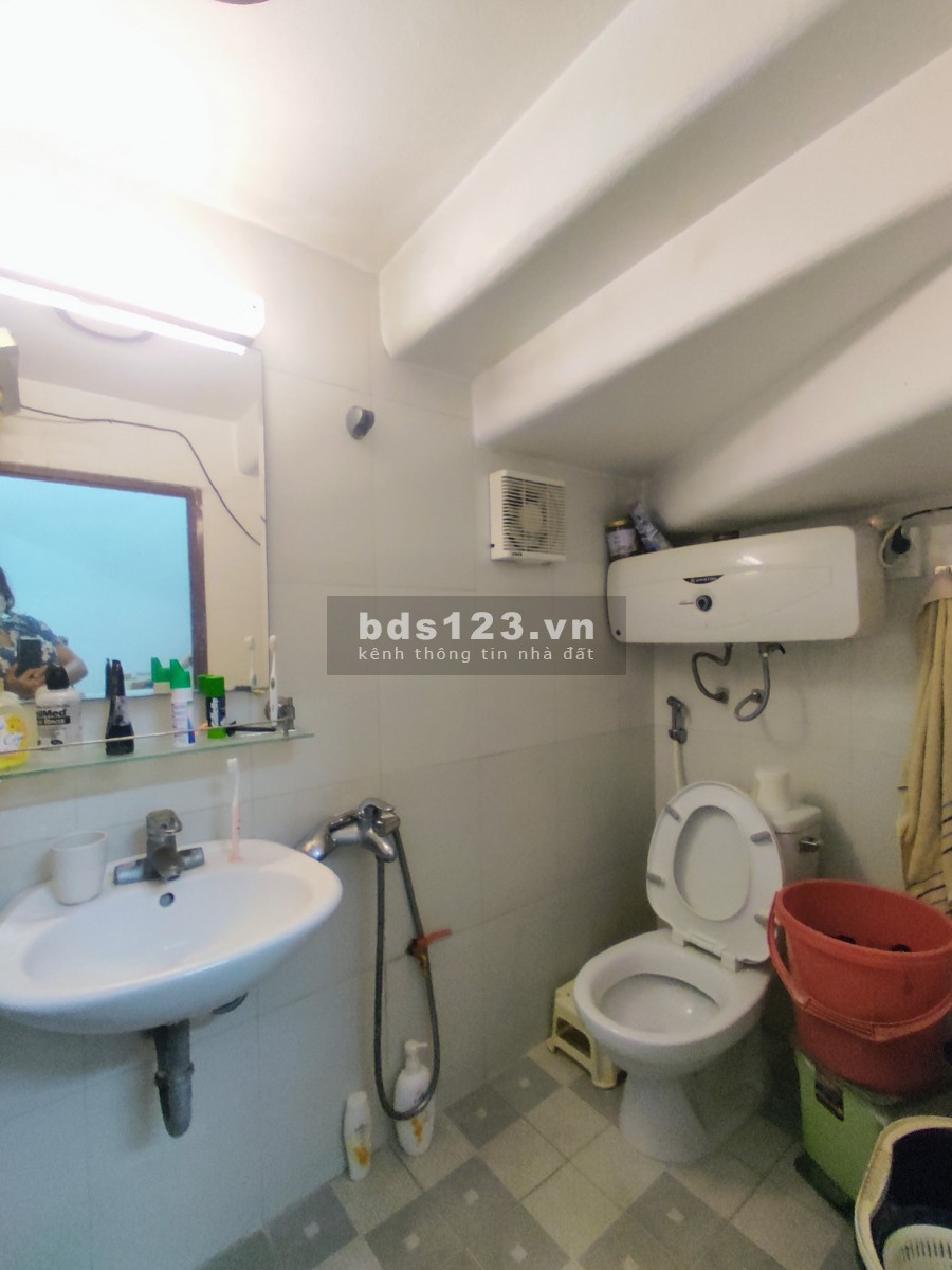 Bán gấp nhà. phố Trần Khát Chân, dt 65m2, gần hồ ô tô 2 mặt thoáng, giá nhỉnh 4 tỷ