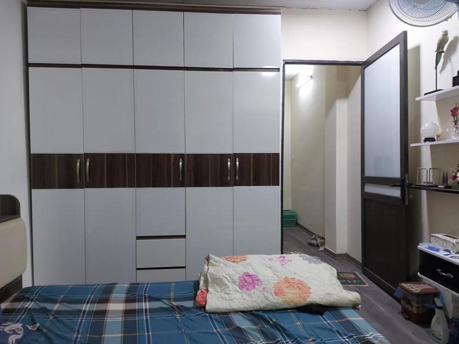 Bán nhà Láng Hạ dt 50m2, 4 tầng, mt 4m, ngõ ba gác đua, giá hơn 4 tỷ, lh 0987565852
