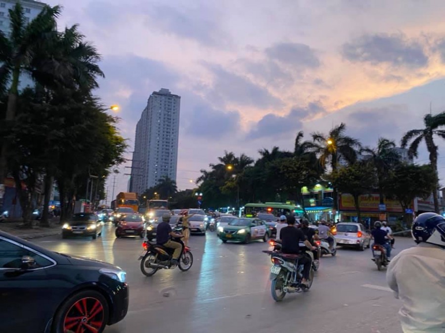 Bán Nhà Khu DV Xa La Hà Đông kinh doanh Vp, phân lô vỉa hè dt 50m2, 5 tầng giá 6.9 tỷ.