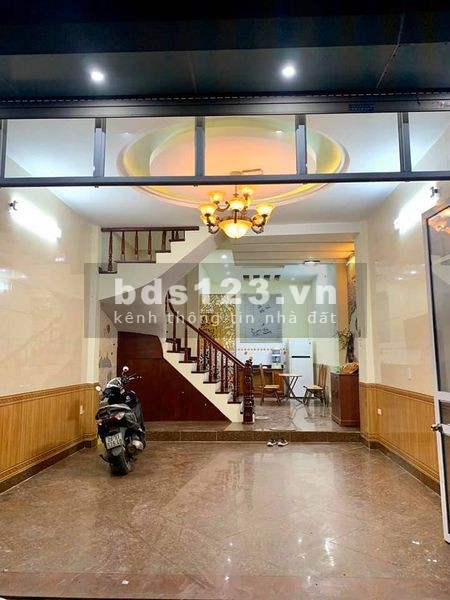 Lô Góc nhà đẹp ở ngay, ngõ thông thoáng, giá chào 2.xx tỷ, đúc 4 tầng, lhcc