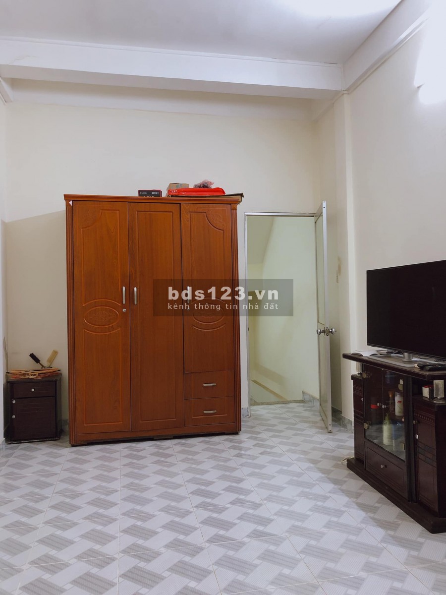 Nhà 3 MT hẻm, hẻm thông tứ tung, gần MT Đoàn Văn Bơ, Quận 4, giá rẻ, lh 0989149953