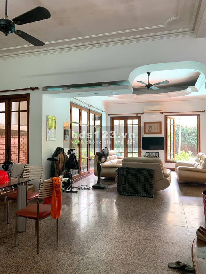 Cần bán biệt thự sân vườn dt 396m2, trung tâm Ba Đình, an sinh đỉnh
