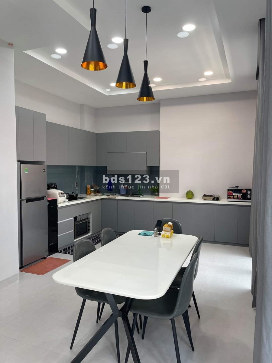Bán nhà sất mt Phạm Huy Thông, dt 85m2, (5x17), 3 tầng, giá 9.4 tỷ