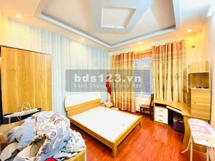 Nhà Cầu Giấy giá hơn 5 tỷ, còn đường Nguyễn Khang, đúc 4 tầng đúc