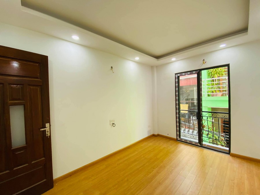 Bán Nhà Tựu Liệt 40m2, mới koong, lô góc, ô tô đỗ cửa, gần phố nhỉnh 3 Tỷ