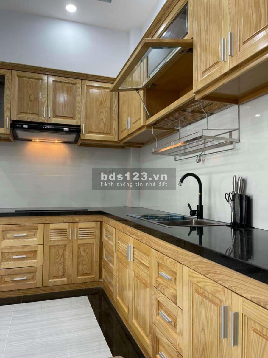 Bán nhà mới đẹp, đúc 2 tấm kiến cố, đường 1 sẹc, rộng 5m, giá bán 2.4 tỷ