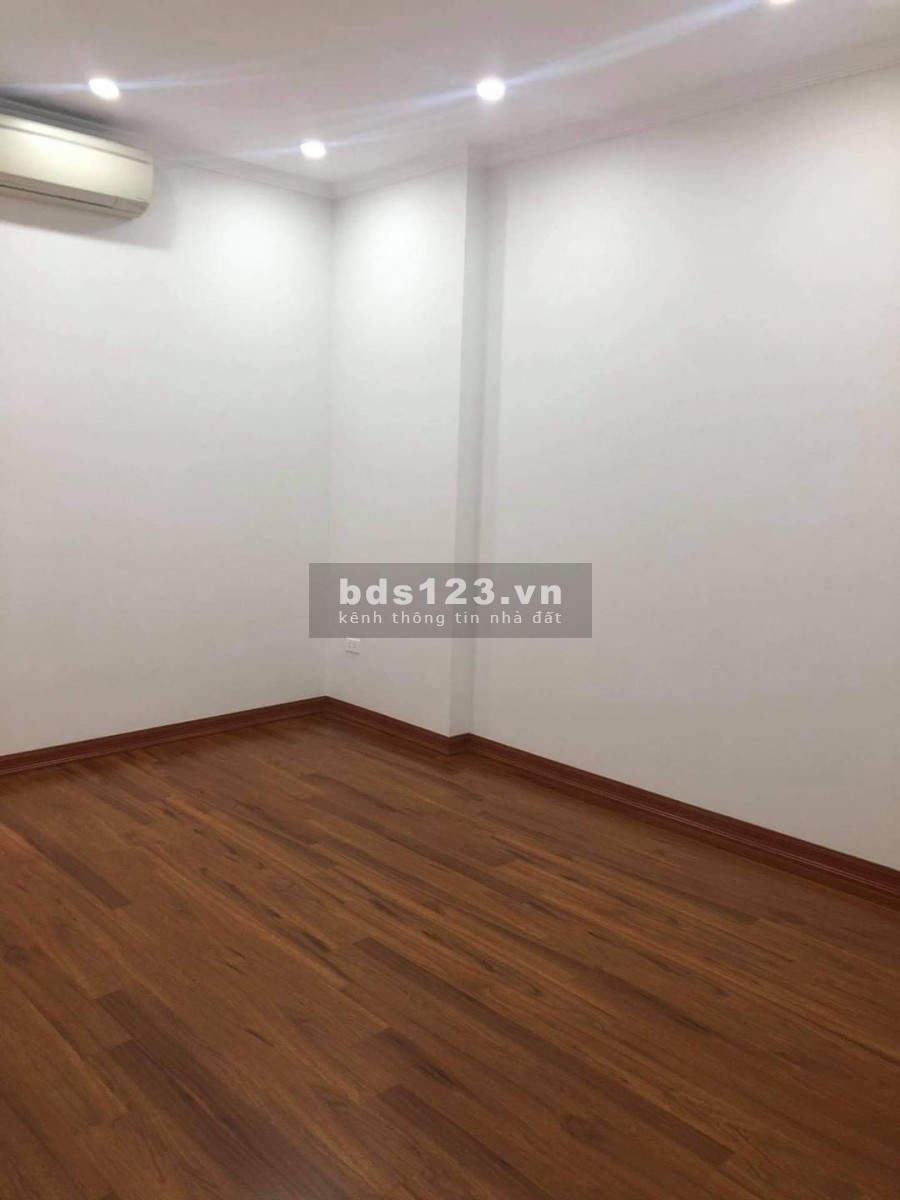 Ngõ 213 Trung Kính, gara- oto tránh, nội thất nhập khẩu sịn xò, dt 57m2 đúc 6 tầng chỉ 14.1 tỷ