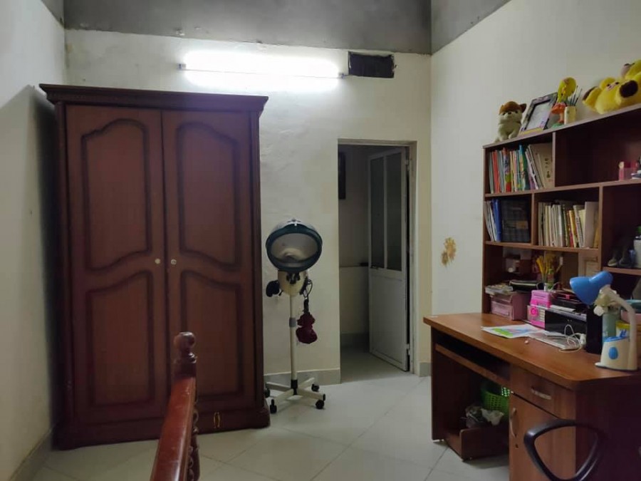 Diện tích rộng kinh doanh tốt ô tô qua giá bán chỉ 1.8 tỷ, đường Khương Hạ, dt 44m2