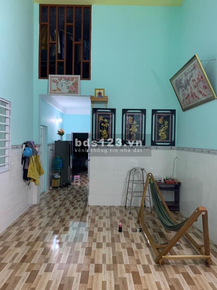 300m2, bao gồm 12 phòng + 2 ki ốt (14 phòng) chia làm 2 dãy. Dãy 6 phòng và 1 ki ốt. Giá bán: 1 tỷ 500 triệu/dãy (bao sổ sách)