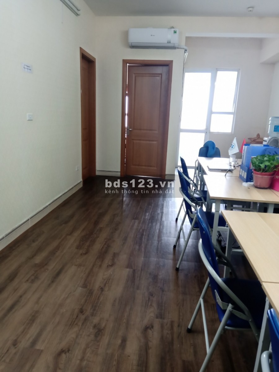 Cho thuê Chung cư C14 Tố Hữu 2 phòng ngủ 70m2 chỉ có nóng lạnh + kệ bếp 7 triệu/th. LH 0377983070