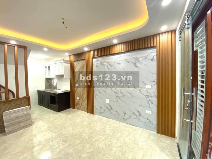 Nhỉnh 2 tỷ oto đỗ cửa lô góc diện tích 30m2, 5 tầng Phố Lĩnh Nam