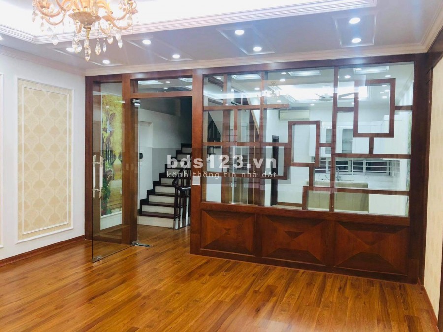 Ngõ 213 Trung Kính, gara- oto tránh, nội thất nhập khẩu sịn xò, dt 57m2 đúc 6 tầng chỉ 14.1 tỷ