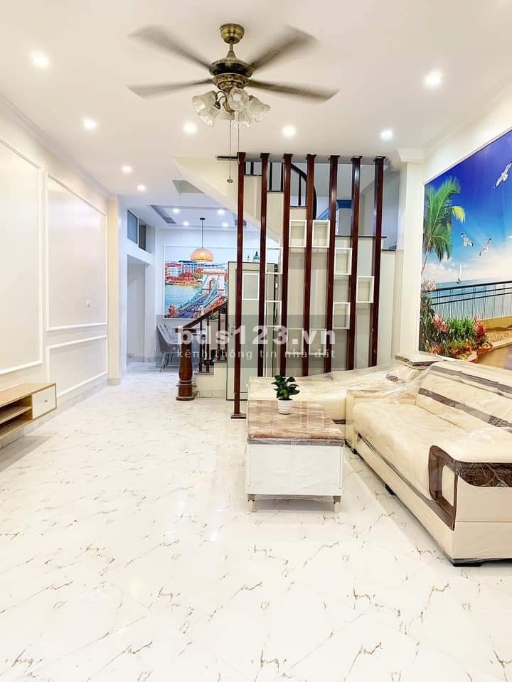 Bán nhà giá chỉ 100 triệu.m2, vị trí ngã 4 Phạm Ngọc Thạch Chùa Bộc, sổ nở hậu