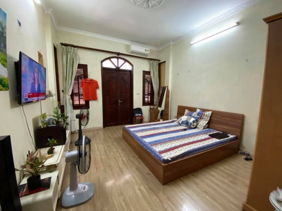 Hoàng Cầu phân lô vip, 2 mặt thoáng, đường rộng trực thăng đáp, KD tốt chủ cần bán gấp.