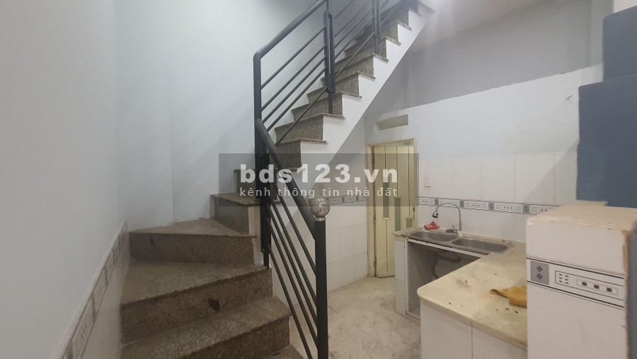 Nhà Trần Phú Quận 5 3Lầu Đúc Chắc Chắn diện tích 30m2, nở hậu 5.6m