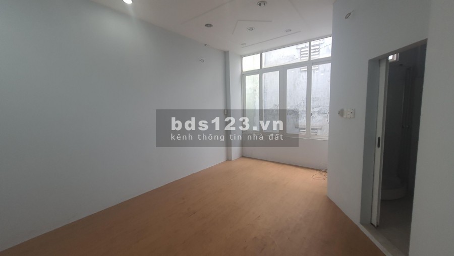 Nhà Trần Phú Quận 5 3Lầu Đúc Chắc Chắn diện tích 30m2, nở hậu 5.6m