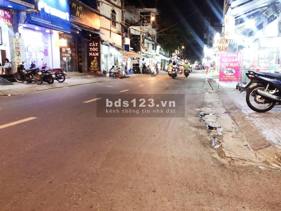 Bán nhà 3 tầng mới, hẻm ba gác thẳng đẹp, đường Đồng Đen, Tân Bình, giá chỉ 4.3 tỷ