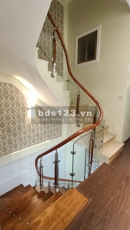 Bán nhà Tây Hồ, ngõ thông, ô tô qua nhà nhà đẹp, 50m2, 4 tầng, giá chỉ 6.7 tỷ