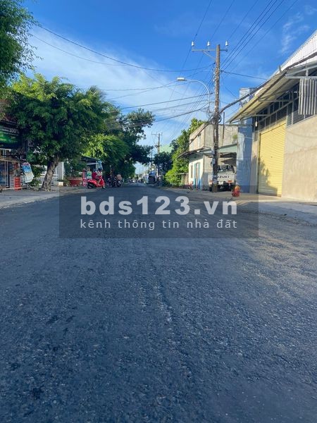 Cần Bán nền mặt tiền đường Lê Quý Đôn, sổ riêng giá 15 triệu/m2