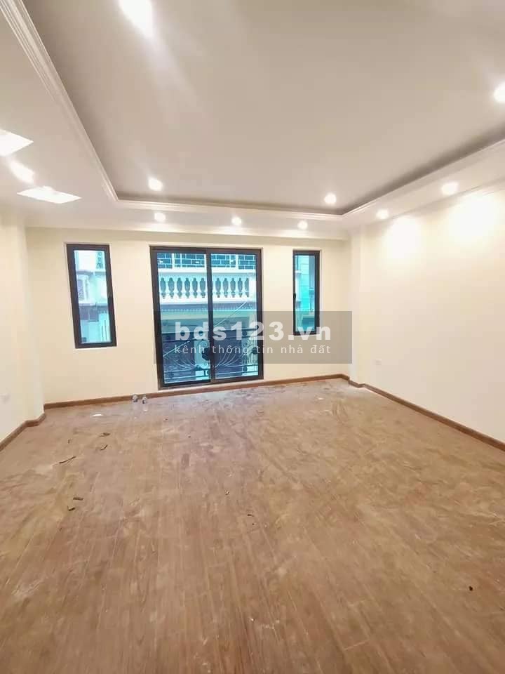 Nhà phân lô Cầu Giấy dt 40m2, 7 tầng, ô tô đỗ cửa, giá 10.4 tỷ, 7 tầng đúc