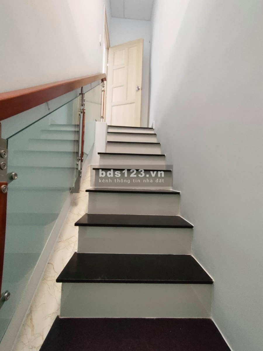 Bán gấp nhà mùa dịch khách chỉ cần xách vali vào ở, công chứng trong ngày