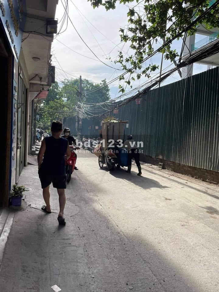 Quận Đống Đa - Láng dt 37m2, 4 tầng, mt 6.4 giá bán 4.2 tỷ, nhà mới đẹp vào ở ngay, sổ đỏ chính chủ
