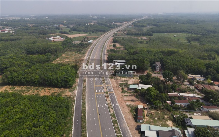 Bán đất Thị xã Bến Cát, sổ sẵn, gần khu công nghiệp, diện tích 330m2, giá 825 triệu