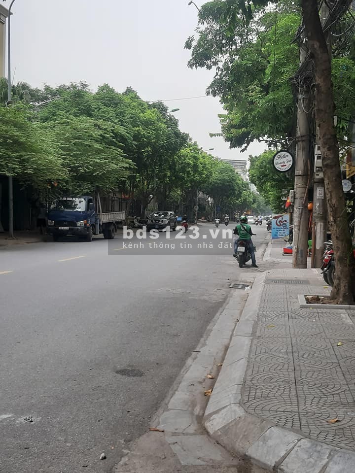 Bán nhà phố Tô Hiệu Hà Đông, nhà tự xây tâm huyết, diện tích 52m2, giá 5,6 tỷ.